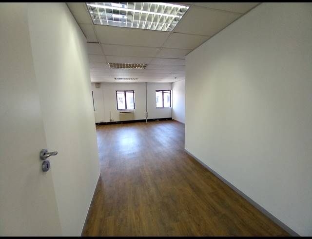 209M² OFFICE TO LET IN BRYANSTON